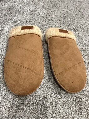 Cozy handmade Arctic Paw mittens in Chestnut Brown